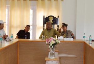 The Governor of Arunachal Pradesh Shri P.B. Acharya interacting with jail inmates in the  District jail in Tezu on 6th August�2017.